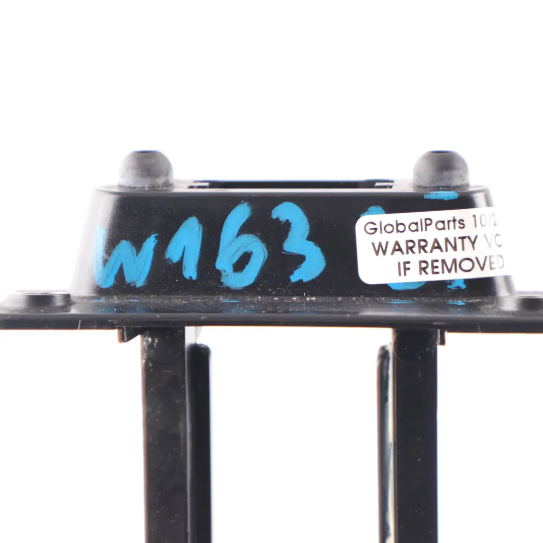 Supporto Per Maniglia Di Rilascio Del Freno A Mano per Mercedes ML W163 con numero di parte A1634200277 Mercedes ML W163 Supporto Per Maniglia Di Rilascio Del Freno A Mano - SKU A1634200277 - Numero di parte A1634200277