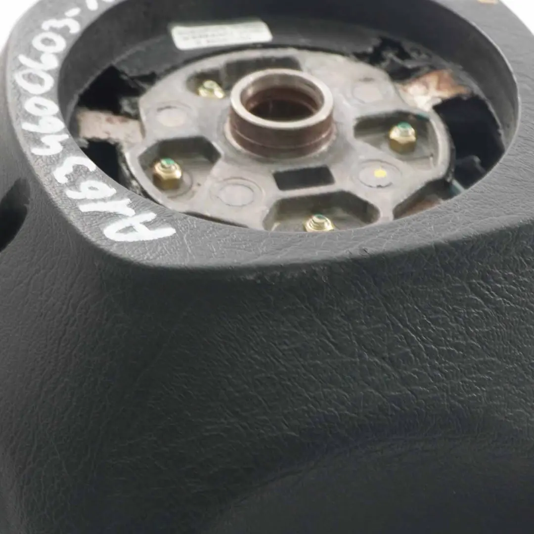 NEU Schwarzes Lederlenkrad Schwarze Fäden für Mercedes ML W163 mit Teilenummer A1634600603 Mercedes ML W163 NEU Schwarzes Lederlenkrad Schwarze Fäden - SKU A1634600603-1 - Teilenummer A1634600603