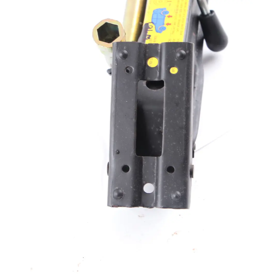 Cric de levage pour voiture Outil de levage de roue pour Mercedes ML W163 à propos du numéro de pièce A1635800018 Mercedes ML W163 Cric de levage pour voiture Outil de levage de roue - SKU A1635800018 - Numéro de pièce A1635800018