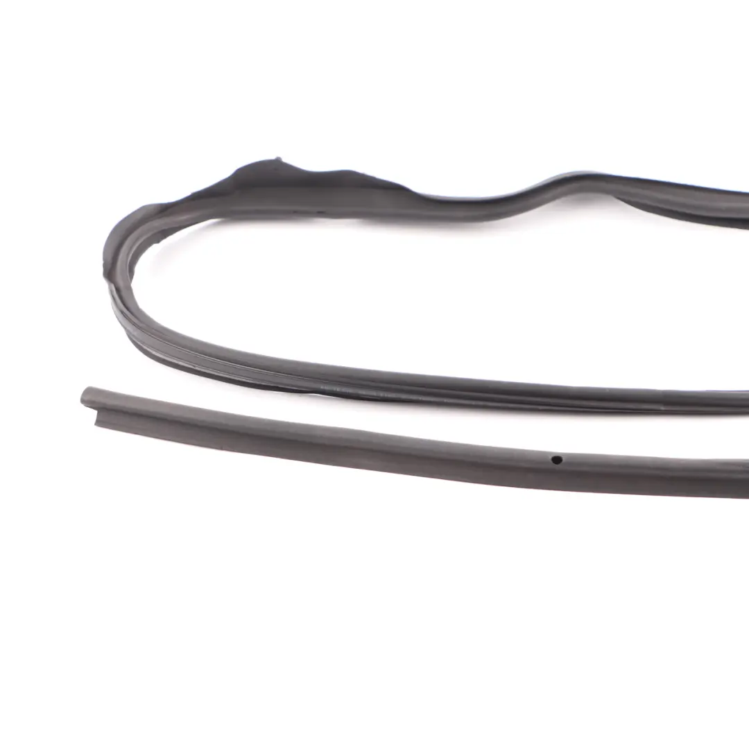 Türdichtung vorne rechts O/S Rahmen Dichtung für Mercedes ML W163 mit Teilenummer A1637200678 Mercedes ML W163 Türdichtung vorne rechts O/S Rahmen Dichtung - SKU A1637200678 - Teilenummer A1637200678