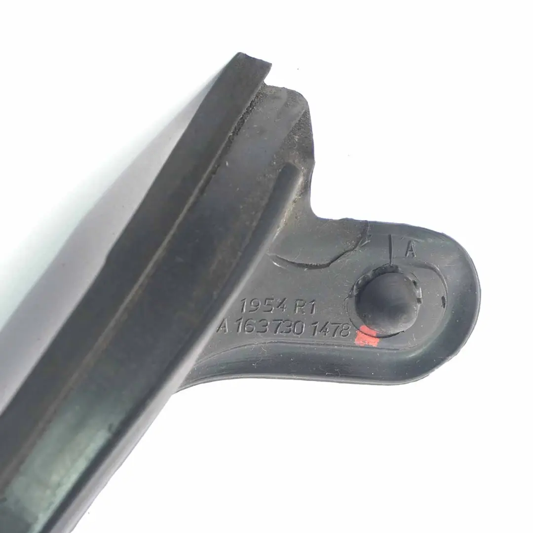 Cadre d'étanchéité arrière droit supérieur pour Mercedes ML W163 à propos du numéro de pièce A1637301478 Mercedes ML W163 Cadre d'étanchéité arrière droit supérieur - SKU A1637301478 - Numéro de pièce A1637301478