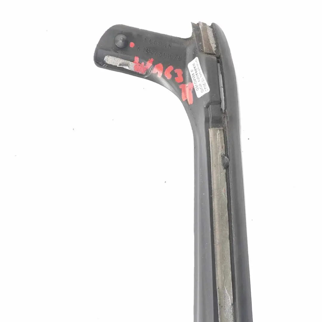 Joint de Porte Arrière Droit Joint de Porte pour Mercedes ML W163 à propos du numéro de pièce A1637301678 Mercedes ML W163 Joint de Porte Arrière Droit Joint de Porte - SKU A1637301678 - Numéro de pièce A1637301678