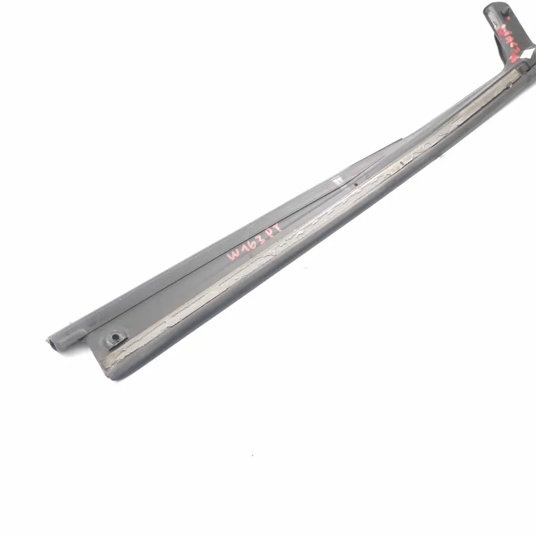 Junta puerta trasera derecha burlete de la puerta para Mercedes ML W163 con número de pieza A1637301678 Mercedes ML W163 Junta puerta trasera derecha burlete de la puerta - SKU A1637301678 - Número de pieza A1637301678