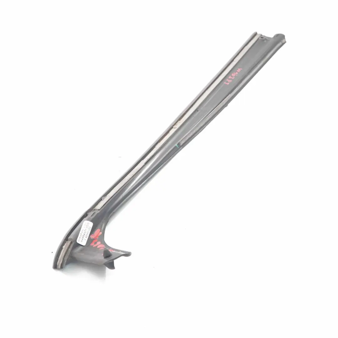 Mercedes ML W163 Joint de Porte Arrière Droit Joint de Porte - SKU A1637301678 - Numéro de pièce A1637301678