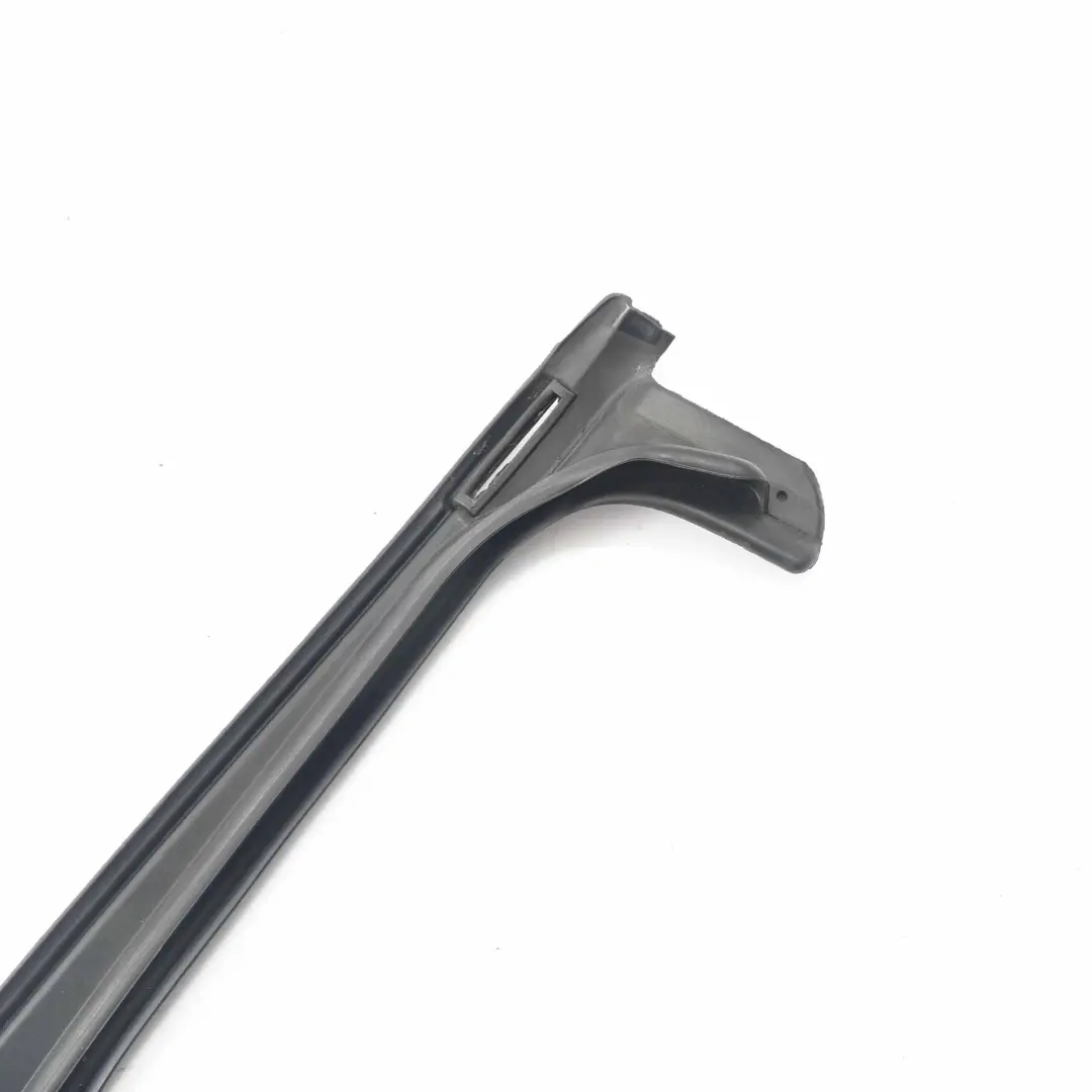 Junta puerta trasera derecha burlete de la puerta para Mercedes ML W163 con número de pieza A1637301678 Mercedes ML W163 Junta puerta trasera derecha burlete de la puerta - SKU A1637301678 - Número de pieza A1637301678