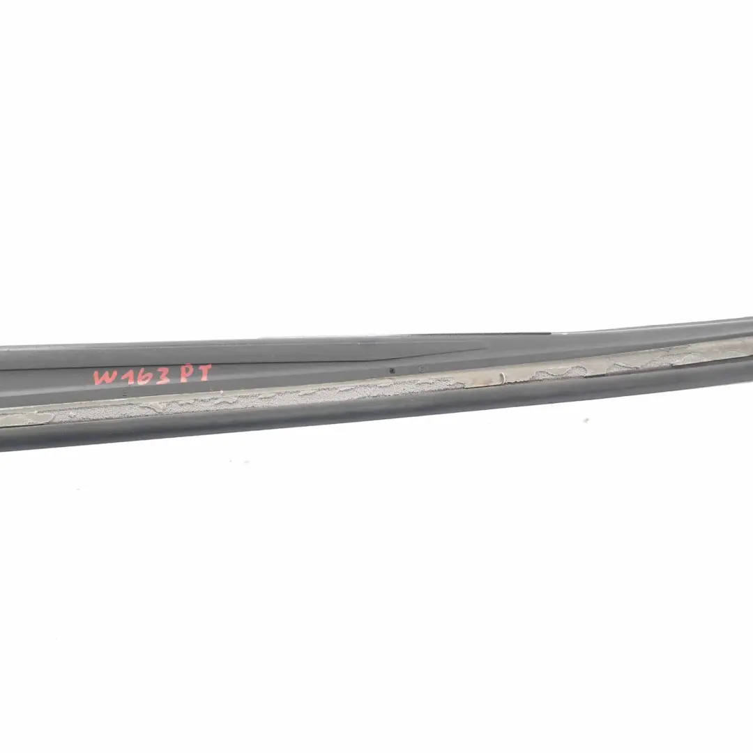 Mercedes ML W163 Joint de Porte Arrière Droit Joint de Porte - SKU A1637301678 - Numéro de pièce A1637301678