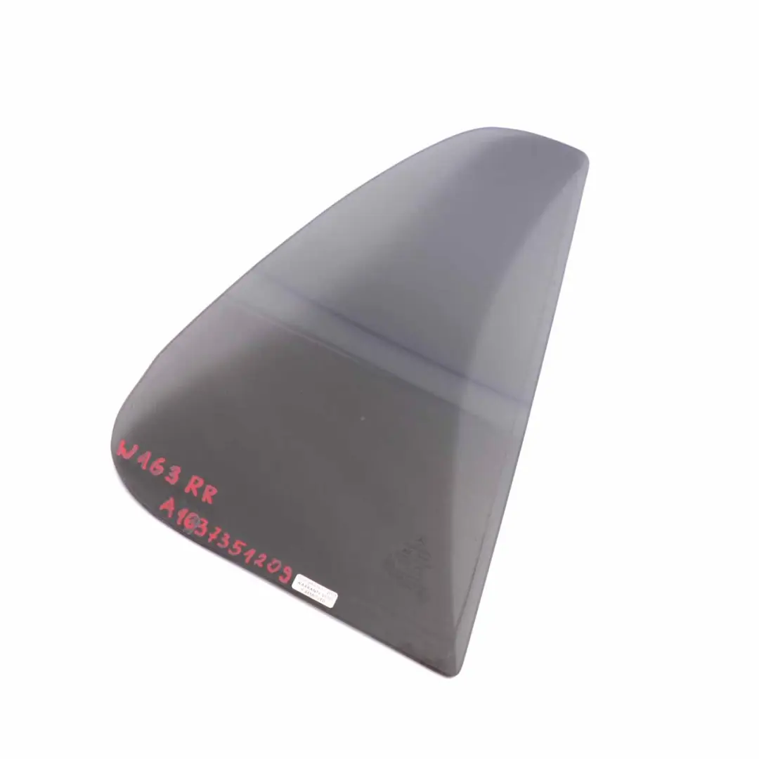 Puerta Trasera Derecha Cristal Pequeño Tintado Negro AS3 para Mercedes M ML W163 con número de pieza A1637351209 Mercedes M ML W163 Puerta Trasera Derecha Cristal Pequeño Tintado Negro AS3 - SKU A1637351209 - Número de pieza A1637351209