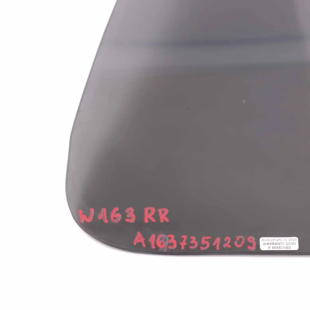 Mercedes M ML W163 Finestrino porta posteriore destra piccolo vetro nero AS3 - SKU A1637351209 - Numero di parte A1637351209