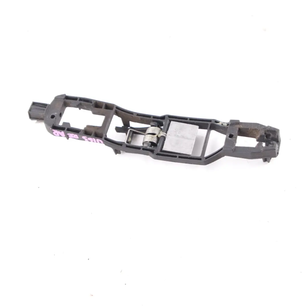 Türgriffsockel hinten links rechts Halterung für Mercedes W163 mit Teilenummer A1637600434 Mercedes W163 Türgriffsockel hinten links rechts Halterung - SKU A1637600434 - Teilenummer A1637600434