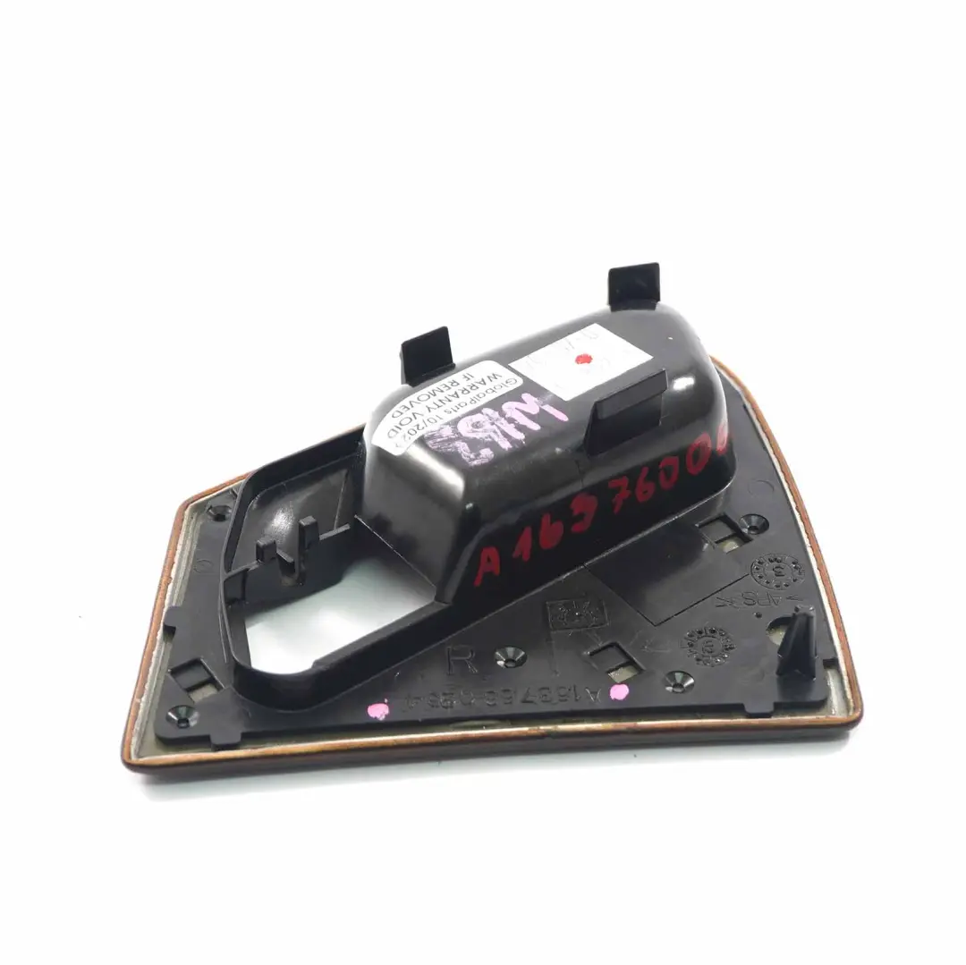 Türkarte Griff Innenverkleidung hinten rechts A1637660264 für Mercedes W163 mit Teilenummer A1637600620 Mercedes W163 Türkarte Griff Innenverkleidung hinten rechts A1637660264 - SKU A1637600620 - Teilenummer A1637600620