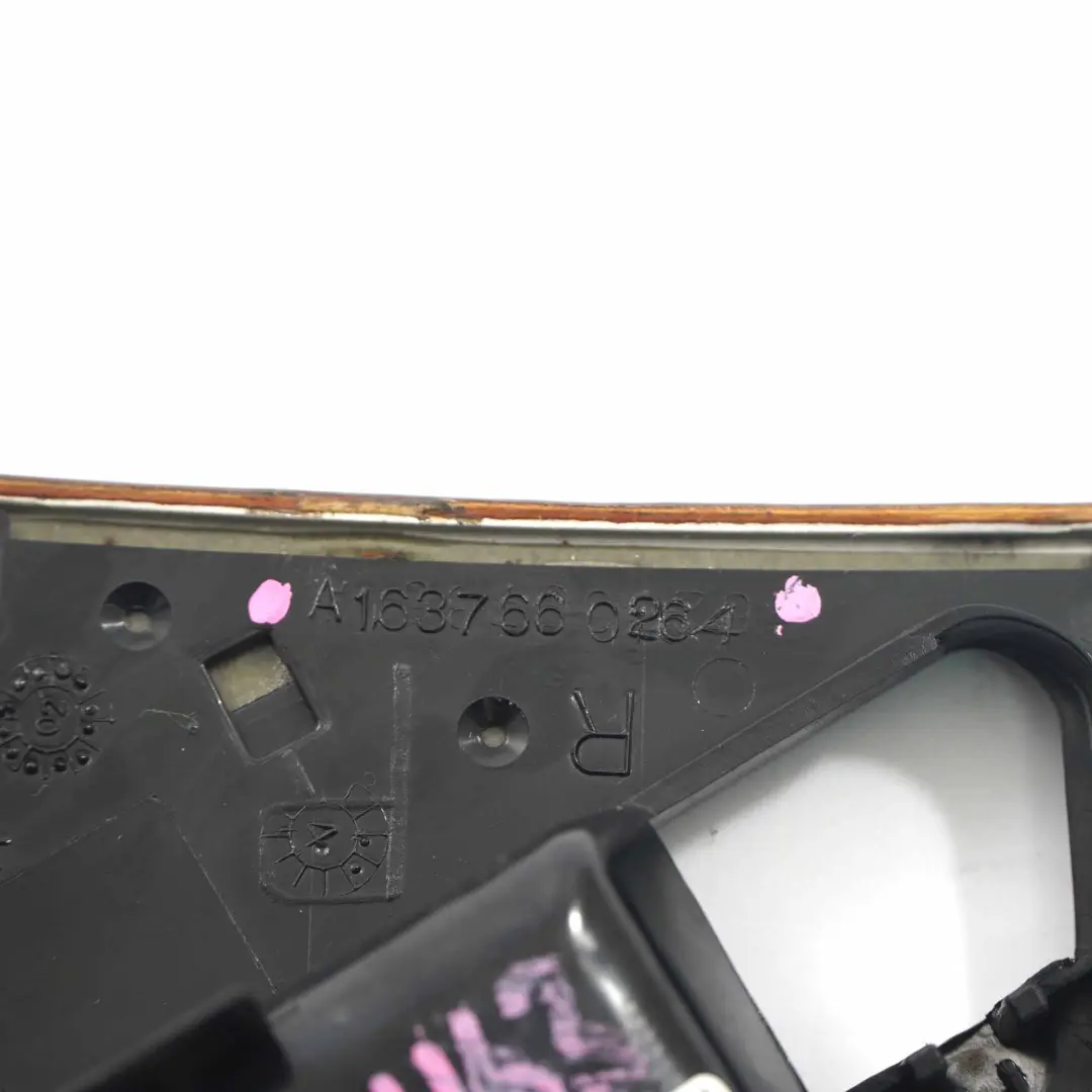 Türkarte Griff Innenverkleidung hinten rechts A1637660264 für Mercedes W163 mit Teilenummer A1637600620 Mercedes W163 Türkarte Griff Innenverkleidung hinten rechts A1637660264 - SKU A1637600620 - Teilenummer A1637600620