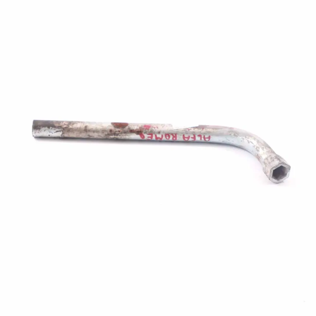 ruota di scorta chiave ruota bullone dado strumento per Alfa Romeo con numero di parte A16414533431 Alfa Romeo ruota di scorta chiave ruota bullone dado strumento - SKU A16414533431 - Numero di parte A16414533431