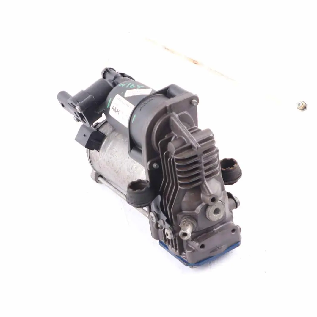 Sospensione Alimentazione Pompa Compressore Airmatic per Mercedes W164 con numero di parte A1643201204 Mercedes W164 Sospensione Alimentazione Pompa Compressore Airmatic - SKU A1643201204 - Numero di parte A1643201204