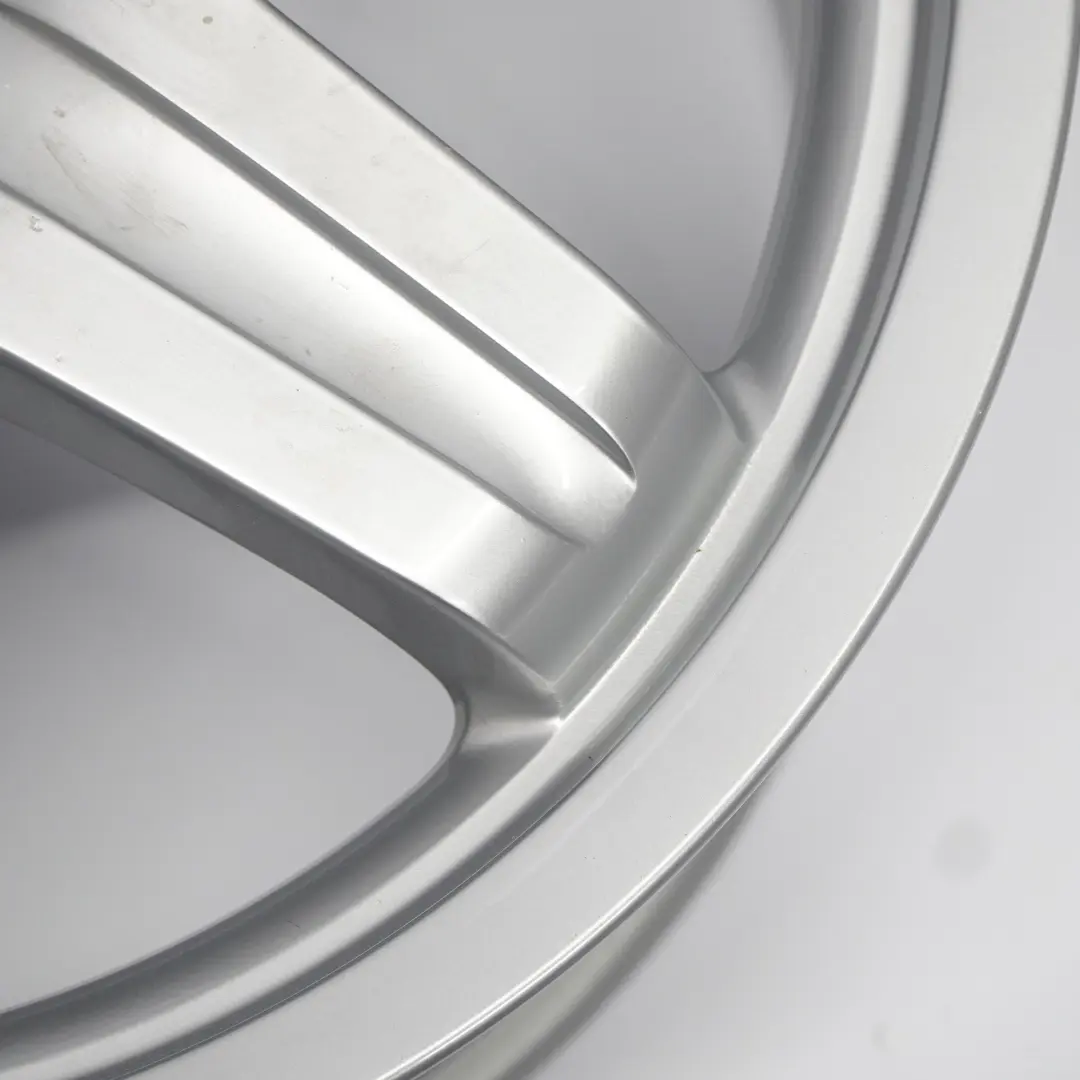 Felga Aluminiowa AMG Srebrna 20" 10J do Mercedes W164 o numerze A1644012002 Mercedes W164 Felga Aluminiowa AMG Srebrna 20" 10J - SKU A1644012002-4 - Numer Części A1644012002