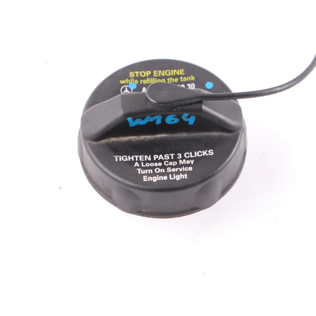 Tappo serbatoio carburante Copertura nera per Mercedes ML W164 con numero di parte A1644700030 Mercedes ML W164 Tappo serbatoio carburante Copertura nera - SKU A1644700030 - Numero di parte A1644700030
