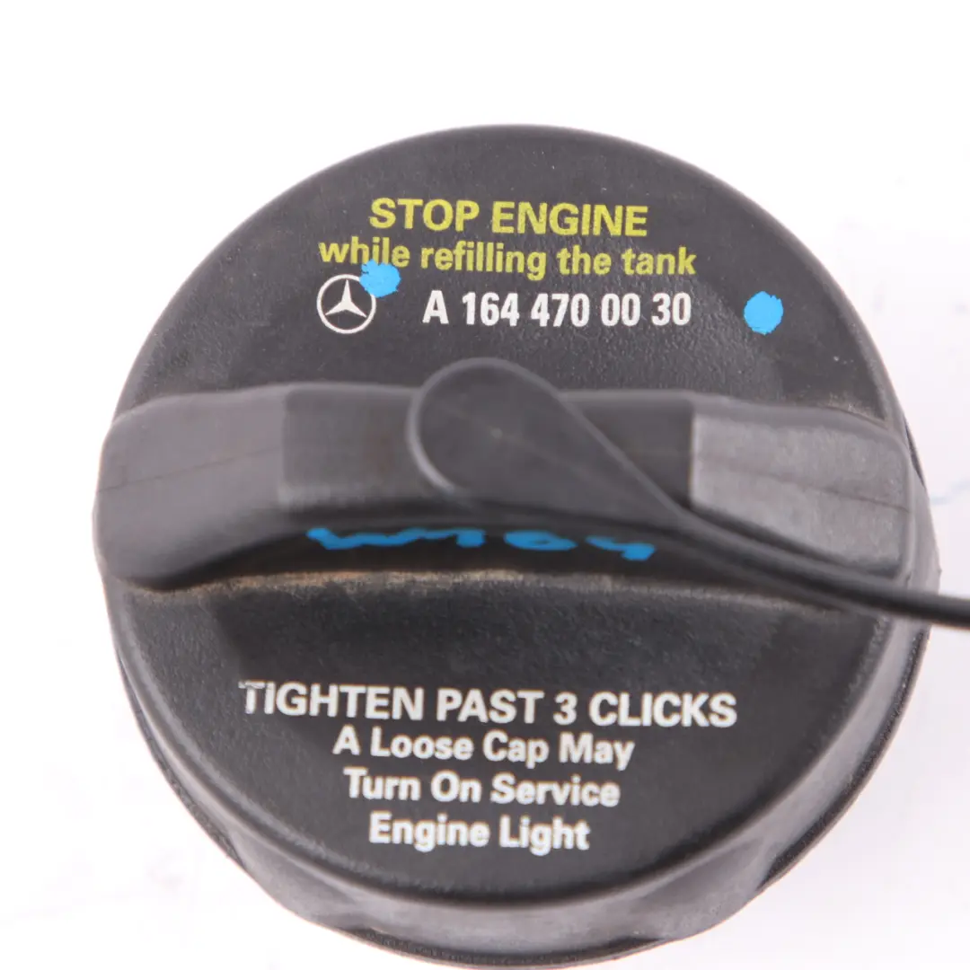Mercedes ML W164 Couvercle de réservoir de carburant noir - SKU A1644700030 - Numéro de pièce A1644700030