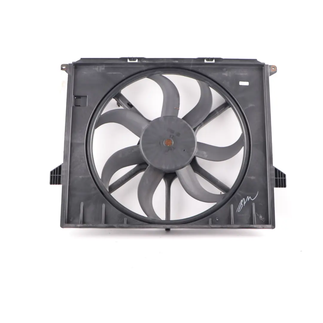 OM642 Motore raffreddamento Radiatore Fan 600W per Mercedes ML W164 con numero di parte A1645000193 Mercedes ML W164 OM642 Motore raffreddamento Radiatore Fan 600W - SKU A1645000193 - Numero di parte A1645000193