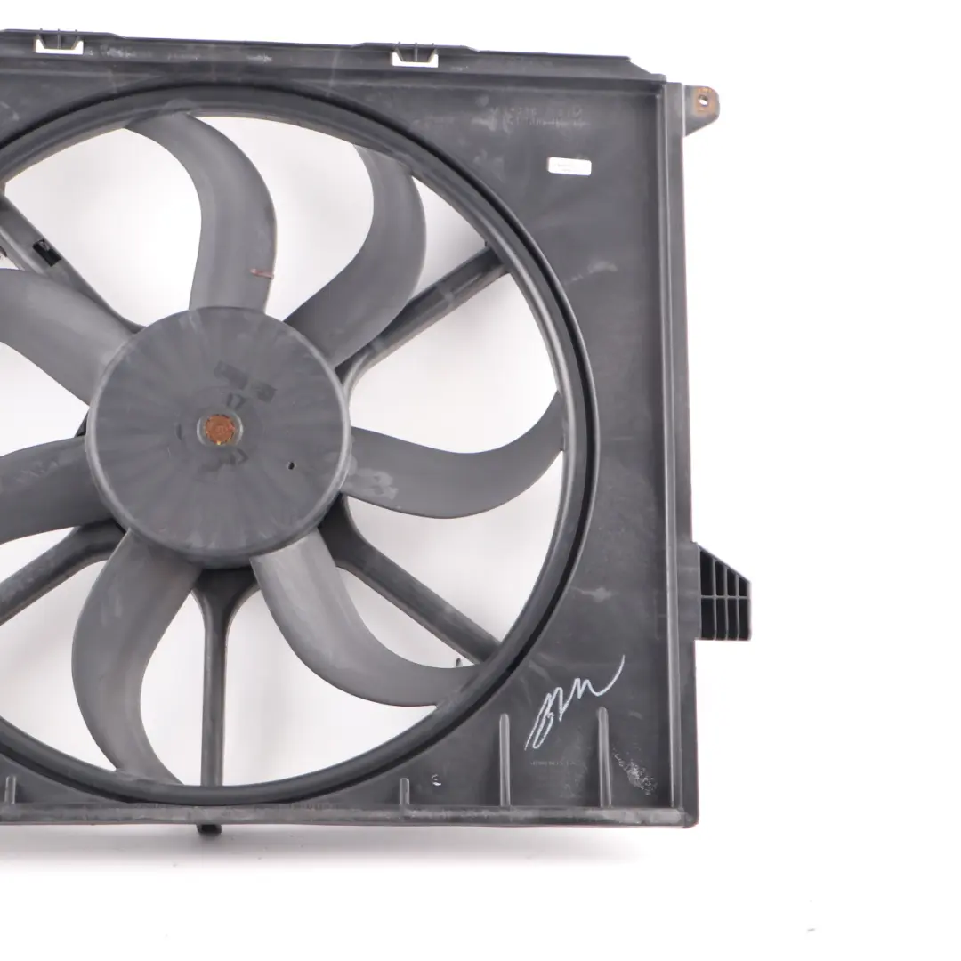 OM642 Motore raffreddamento Radiatore Fan 600W per Mercedes ML W164 con numero di parte A1645000193 Mercedes ML W164 OM642 Motore raffreddamento Radiatore Fan 600W - SKU A1645000193 - Numero di parte A1645000193