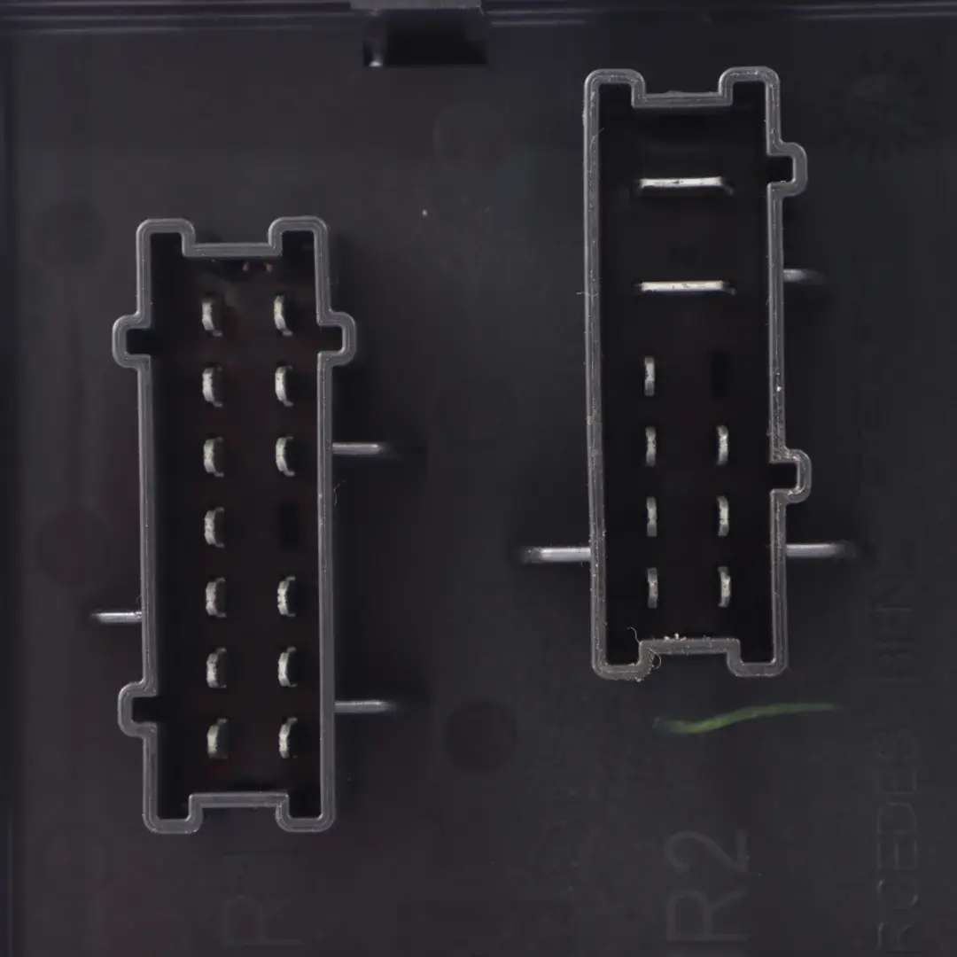 Scatola fusibili anteriore SAM Modulo unità relè per Mercedes ML W164 con numero di parte A1645400072 Mercedes ML W164 Scatola fusibili anteriore SAM Modulo unità relè - SKU A1645400072 - Numero di parte A1645400072