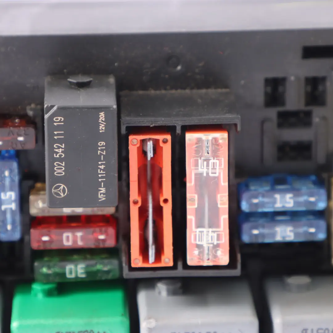 Scatola fusibili anteriore SAM Modulo unità relè per Mercedes ML W164 con numero di parte A1645400072 Mercedes ML W164 Scatola fusibili anteriore SAM Modulo unità relè - SKU A1645400072 - Numero di parte A1645400072