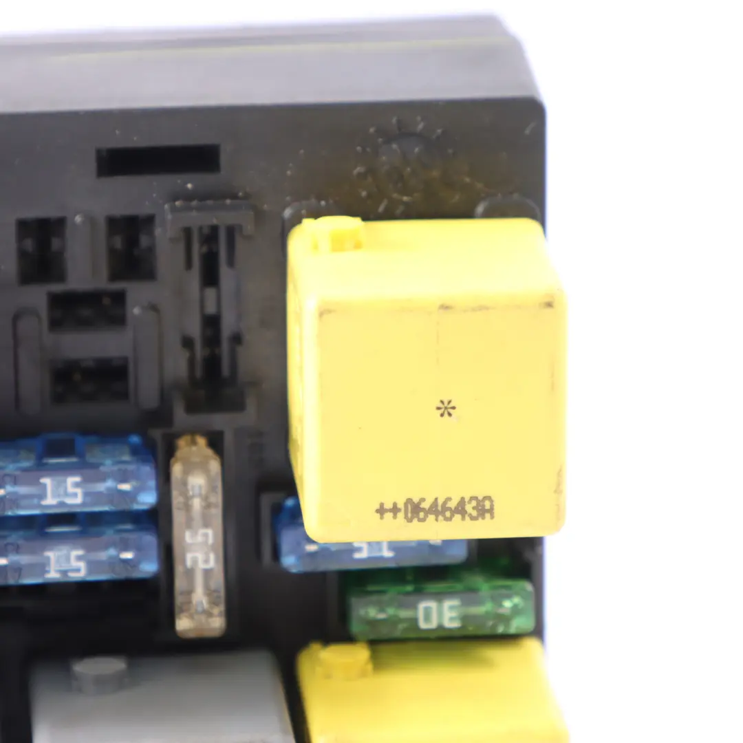 Vorne Sicherungs kasten SAM Relais Steuergerät Modul für Mercedes W164 mit Teilenummer A1645400072 Mercedes W164 Vorne Sicherungs kasten SAM Relais Steuergerät Modul - SKU A1645400072 - Teilenummer A1645400072