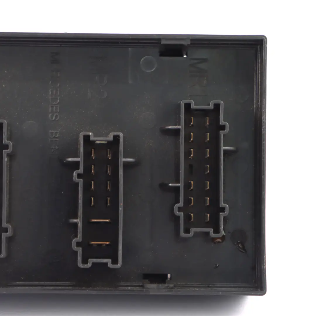 Fuse Box Relay Module Control Unit to Mercedes ML W164 W251 with Part number A1645403572 Mercedes ML W164 W251 Fuse Box Relay Module Control Unit - SKU A1645403572 - Part number A1645403572