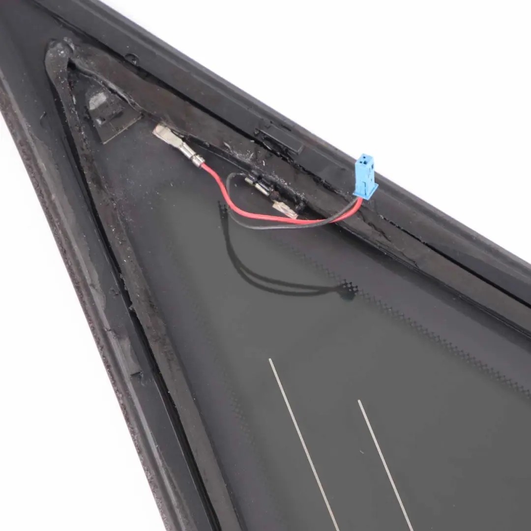 Vitrage Arrière Droit Aile Triangle Teinté AS3 pour Mercedes W164 à propos du numéro de pièce A1646701611 Mercedes W164 Vitrage Arrière Droit Aile Triangle Teinté AS3 - SKU A1646701611 - Numéro de pièce A1646701611