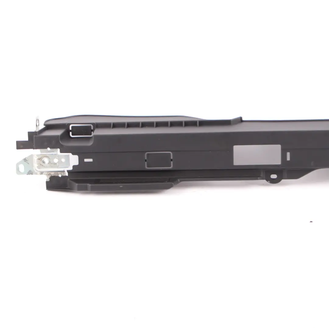 Embellecedor Maletero Trasero Derecho Cubierta Negro para Mercedes W164 con número de pieza A1646800231 Mercedes W164 Embellecedor Maletero Trasero Derecho Cubierta Negro - SKU A1646800231 - Número de pieza A1646800231