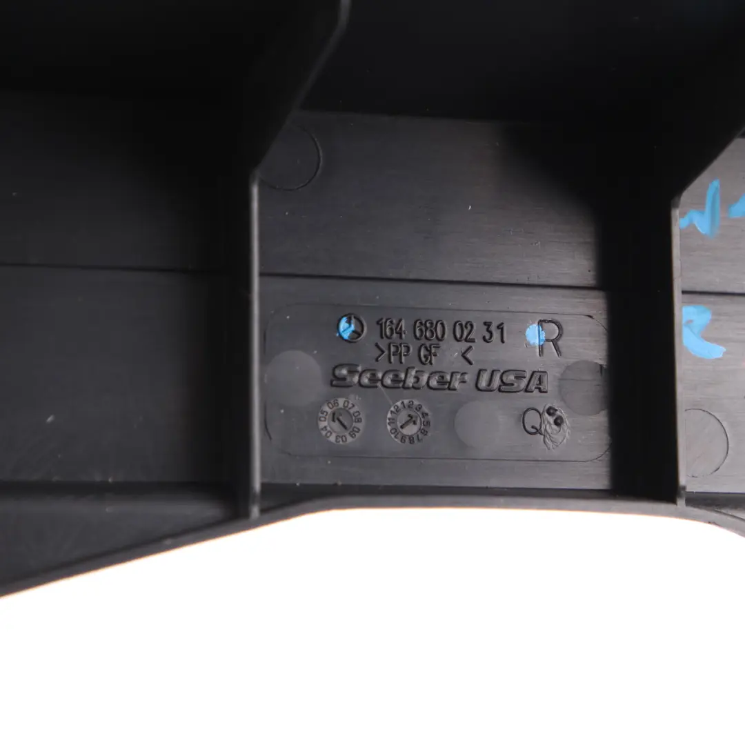 Mercedes W164 Embellecedor Maletero Trasero Derecho Cubierta Negro - SKU A1646800231 - Número de pieza A1646800231