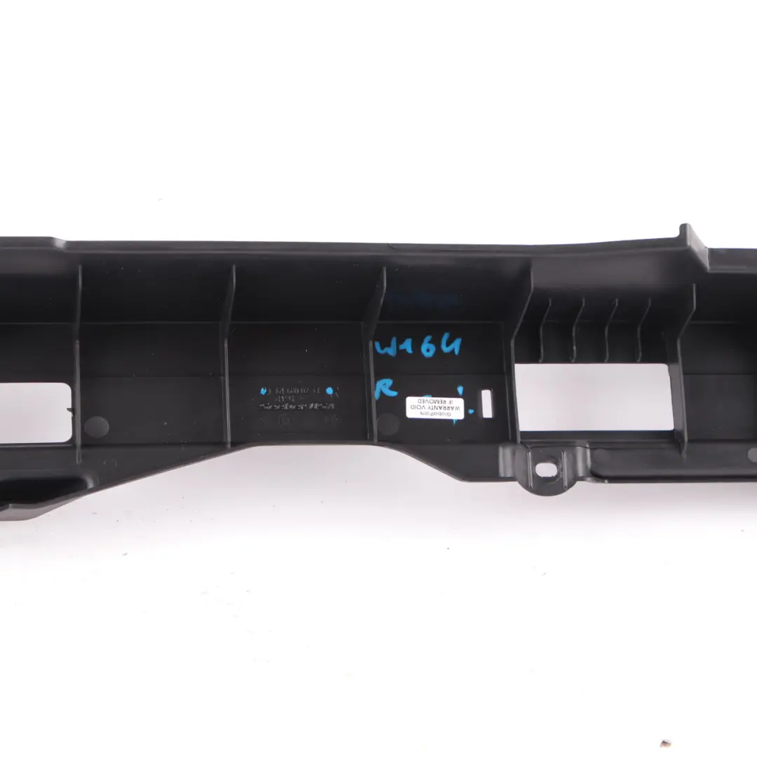 Mercedes W164 Embellecedor Maletero Trasero Derecho Cubierta Negro - SKU A1646800231 - Número de pieza A1646800231