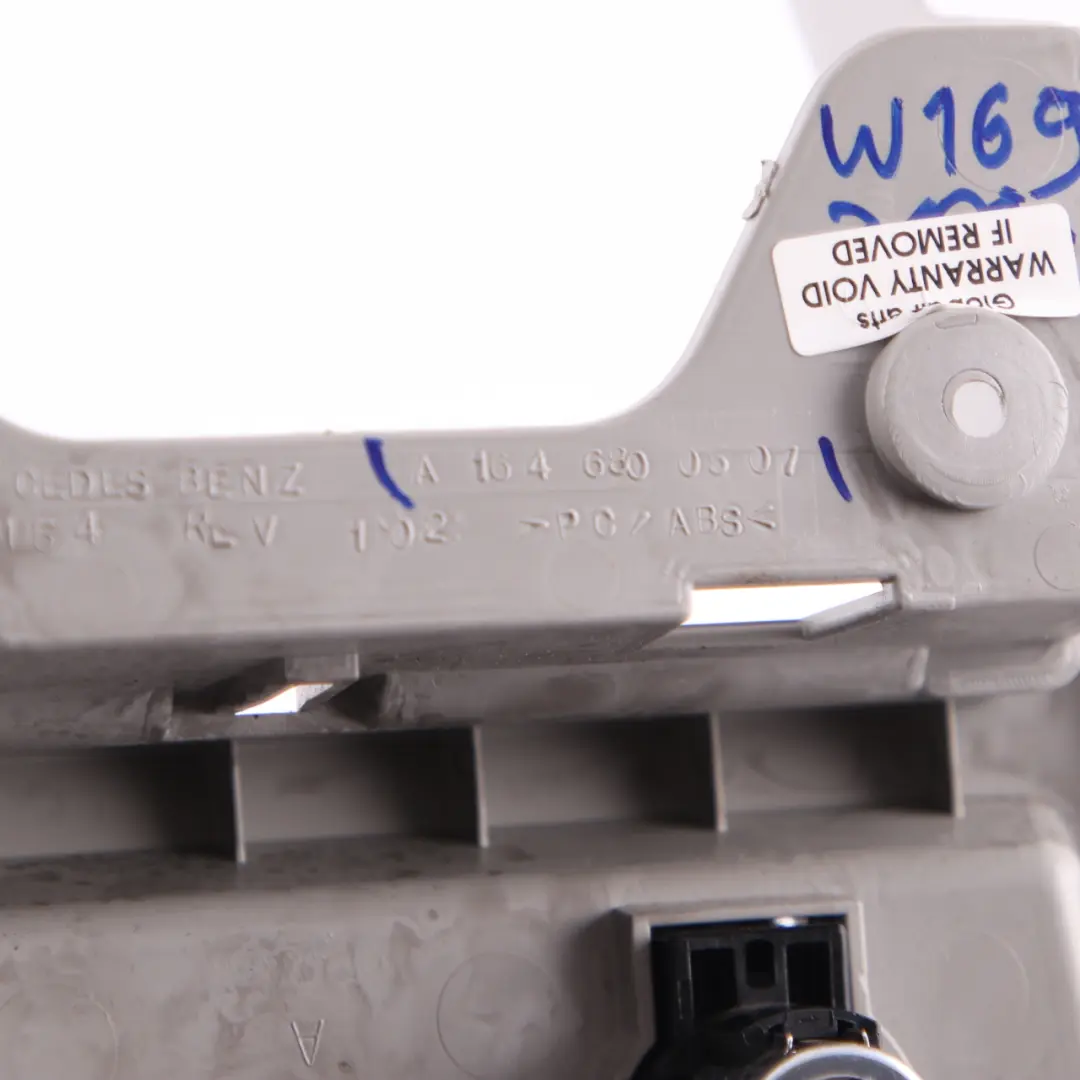 Osłona Ramka Konsoli Środkowej Szara do Mercedes ML W164 o numerze A1646800507 Mercedes ML W164 Osłona Ramka Konsoli Środkowej Szara - SKU A1646800507 - Numer Części A1646800507