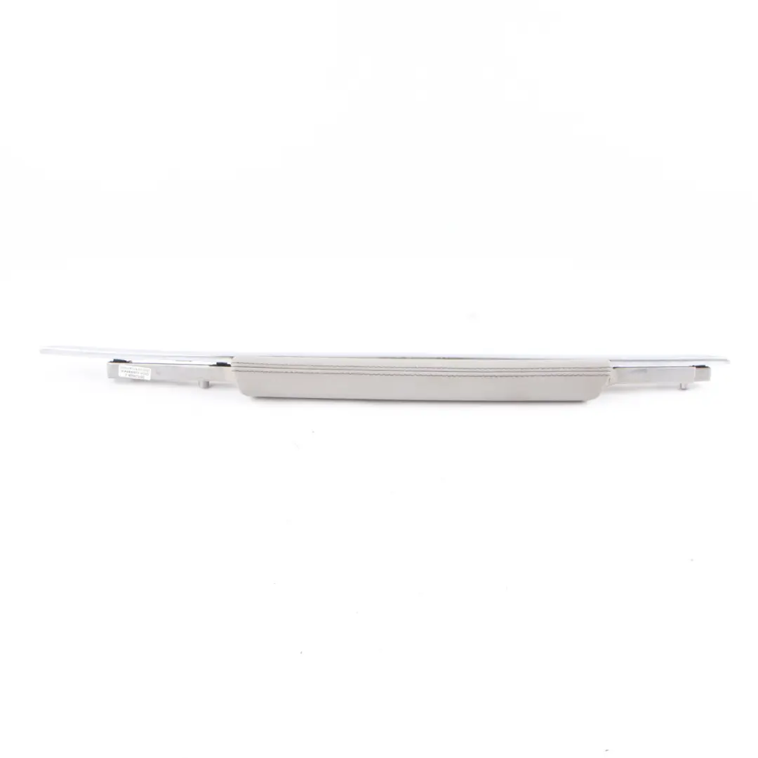 Maniglia console centrale destra Grigio Alpaca per Mercedes ML W164 con numero di parte A1646800870 Mercedes ML W164 Maniglia console centrale destra Grigio Alpaca - SKU A1646800870 - Numero di parte A1646800870