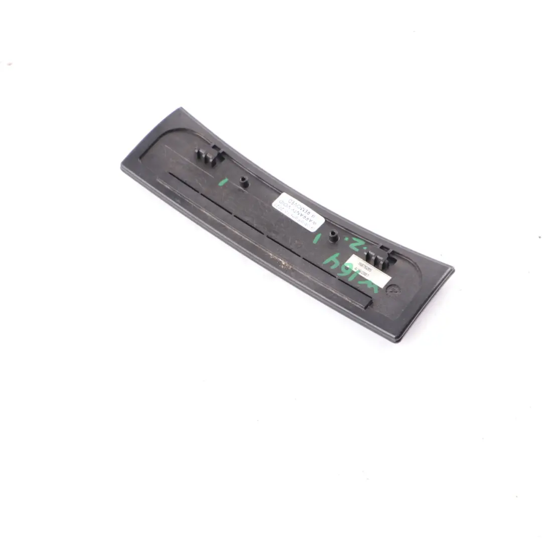 Mittelkonsole Aschenbecher Ablagefach Schwarz für Mercedes ML W164 mit Teilenummer A1646801117 Mercedes ML W164 Mittelkonsole Aschenbecher Ablagefach Schwarz - SKU A1646801117 - Teilenummer A1646801117