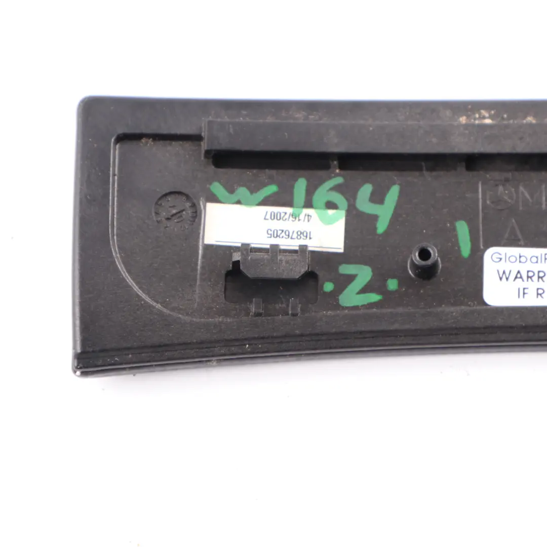 Mittelkonsole Aschenbecher Ablagefach Schwarz für Mercedes ML W164 mit Teilenummer A1646801117 Mercedes ML W164 Mittelkonsole Aschenbecher Ablagefach Schwarz - SKU A1646801117 - Teilenummer A1646801117