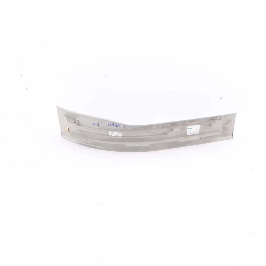 Mercedes W164 Embellecedor dumbral puerta trasera izquierda Gris - SKU A1646801135-1 - Número de pieza A1646801135