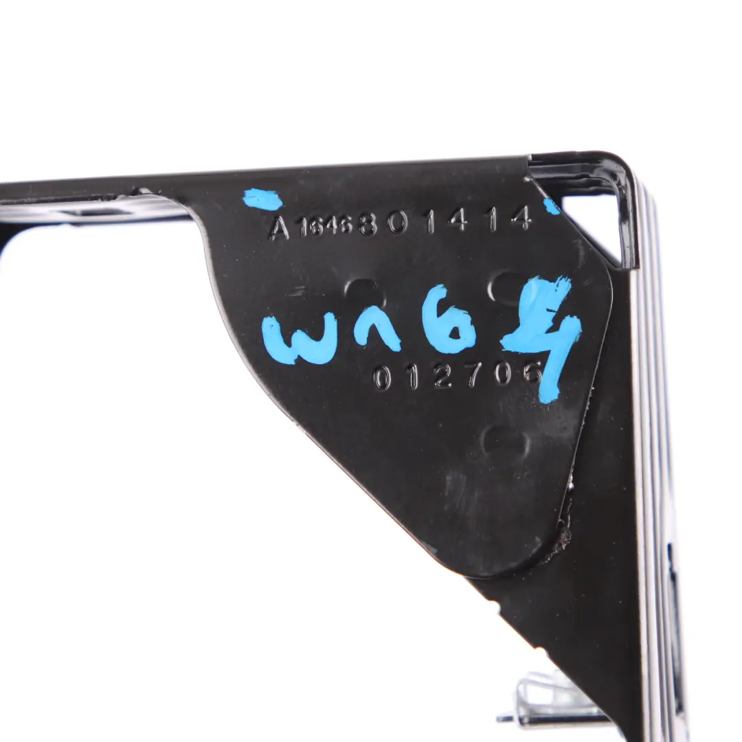 Uchwyt Deski Rozdzielczej do Mercedes W906 o numerze A1646801414 Mercedes W906 Uchwyt Deski Rozdzielczej - SKU A1646801414 - Numer Części A1646801414