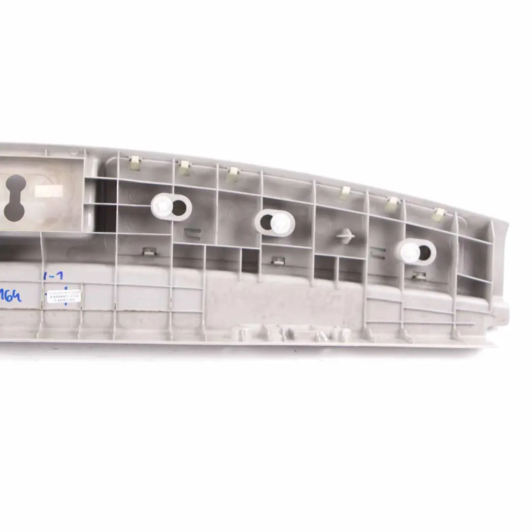 Listwa Nakładka Progowa Bagażnika Panel Szary do Mercedes ML W164 o numerze A1646900141 Mercedes ML W164 Listwa Nakładka Progowa Bagażnika Panel Szary - SKU A1646900141-1 - Numer Części A1646900141