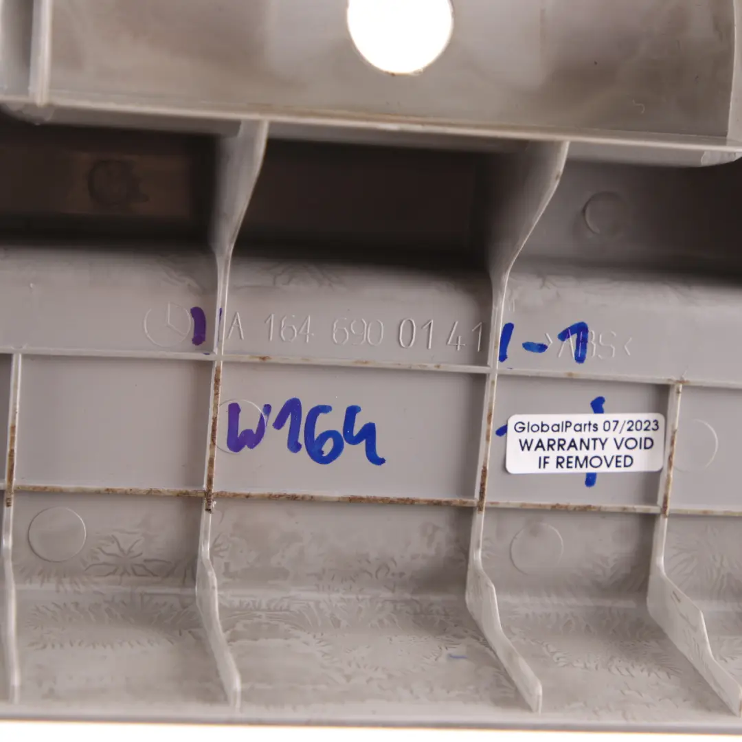 Portabagagli Carico Bordo Pannello Rivestimento Grigio per Mercedes W164 con numero di parte A1646900141 Mercedes W164 Portabagagli Carico Bordo Pannello Rivestimento Grigio - SKU A1646900141-1 - Numero di parte A1646900141