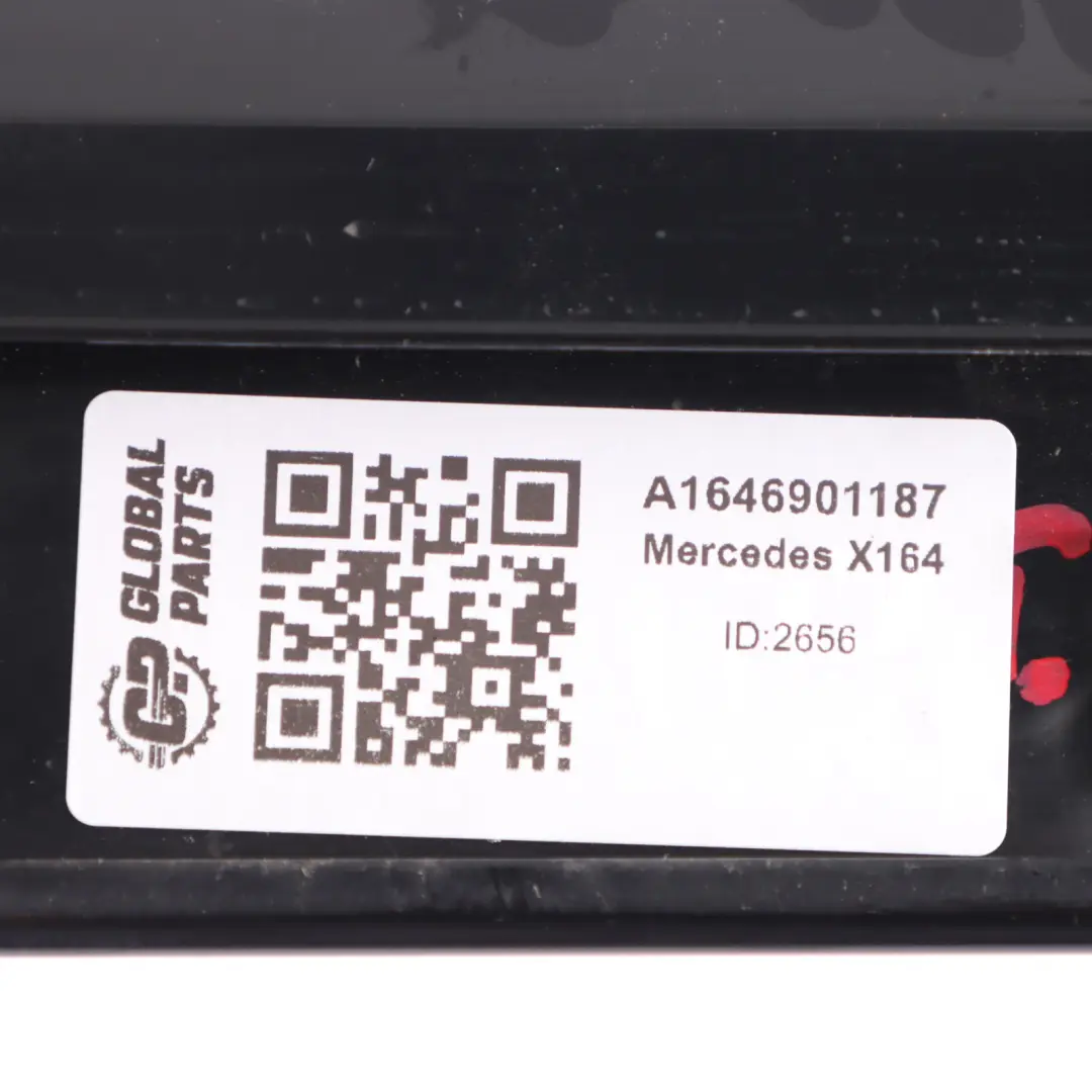 Listwa Szyby Drzwi Lewy Tył do Mercedes GL X164 o numerze A1646901187 Mercedes GL X164 Listwa Szyby Drzwi Lewy Tył - SKU A1646901187 - Numer Części A1646901187