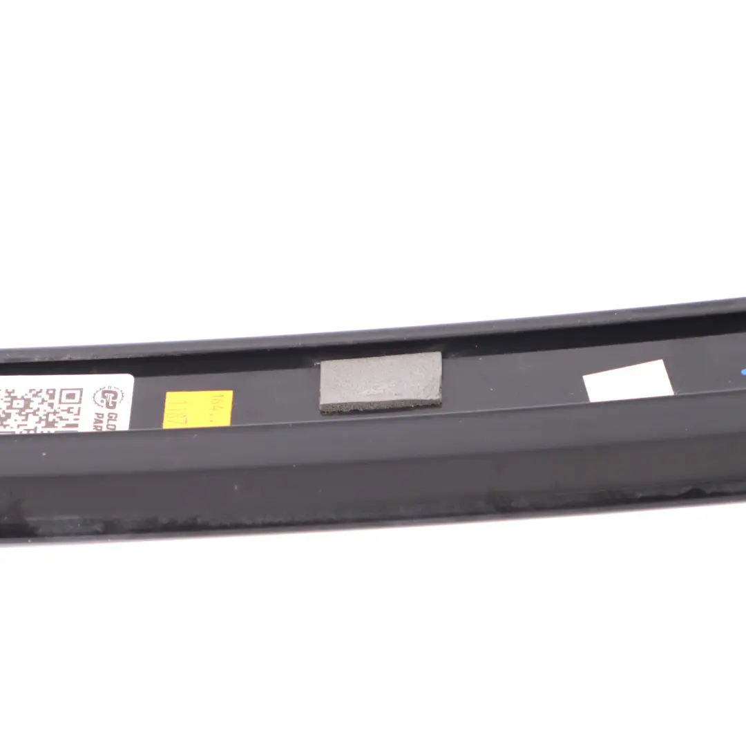 Puerta Ventana Trasera Izquierda Moldura para Mercedes GL X164 con número de pieza A1646901187 Mercedes GL X164 Puerta Ventana Trasera Izquierda Moldura - SKU A1646901187 - Número de pieza A1646901187