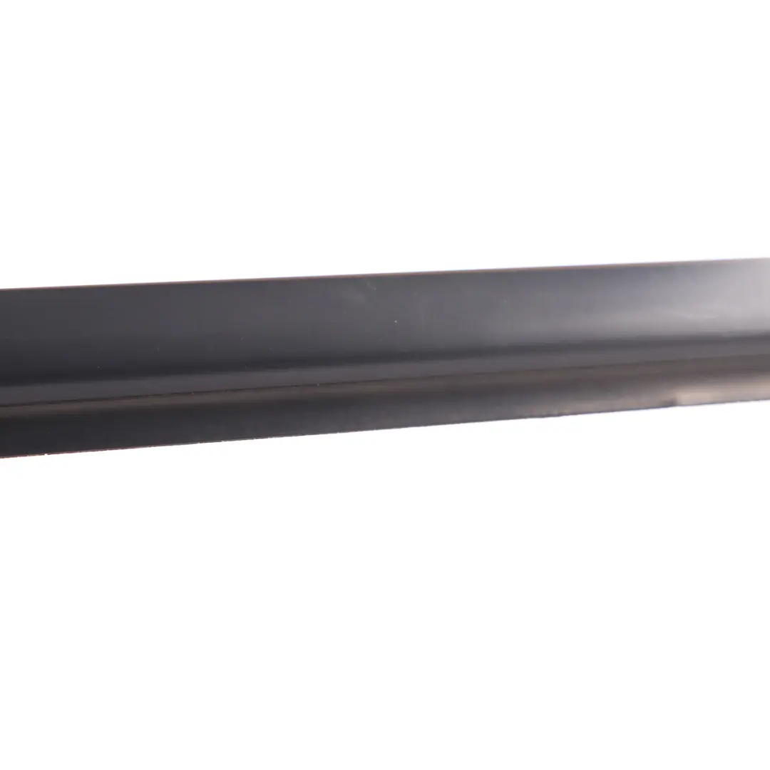 Listwa Podszybia Okienna Drzwi Przednia Lewa do Mercedes ML W164 o numerze A1646901980 Mercedes ML W164 Listwa Podszybia Okienna Drzwi Przednia Lewa - SKU A1646901980 - Numer Części A1646901980