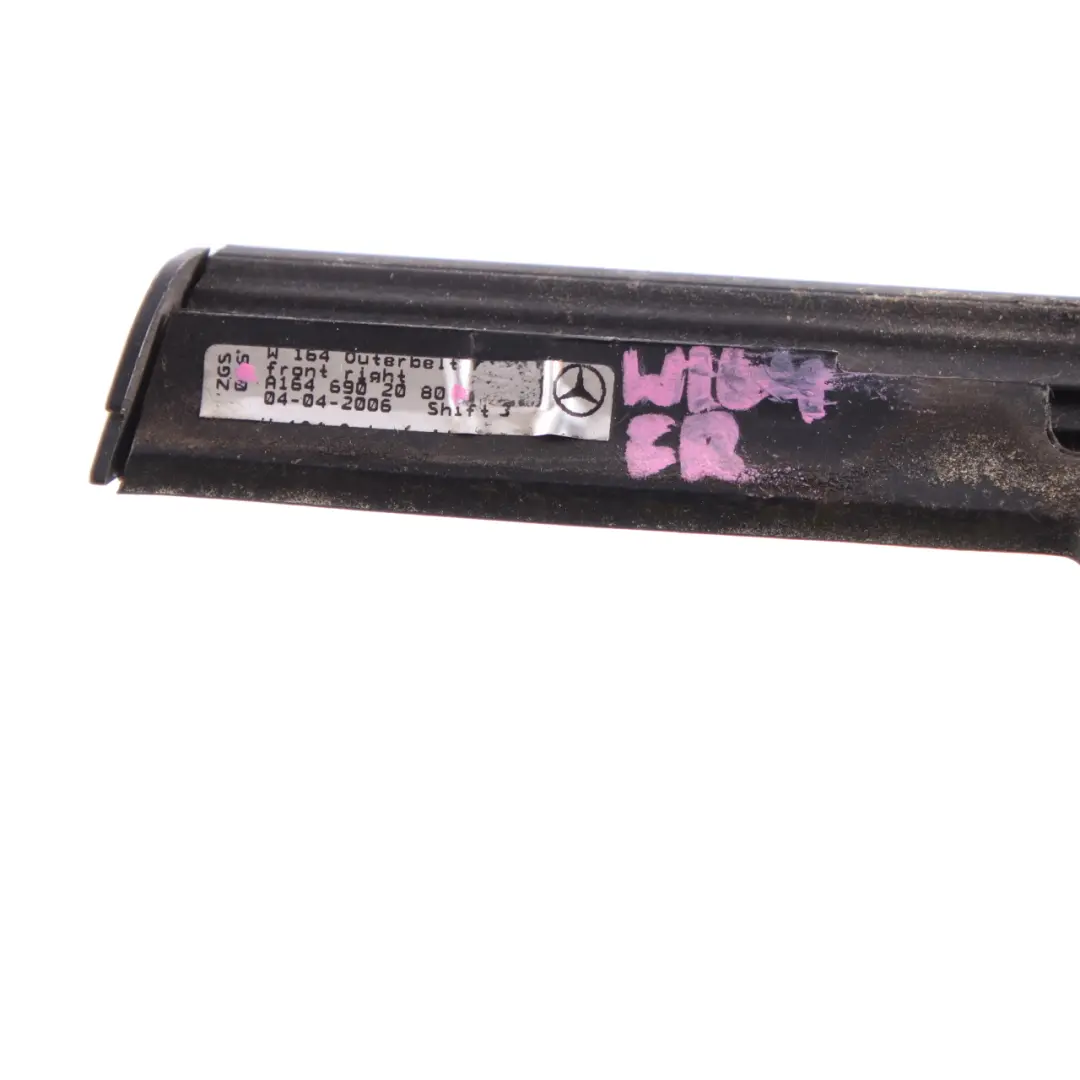 Bandeau de Fenêtre Porte Moulure Avant Droite pour Mercedes ML W164 à propos du numéro de pièce A1646902080 Mercedes ML W164 Bandeau de Fenêtre Porte Moulure Avant Droite - SKU A1646902080 - Numéro de pièce A1646902080