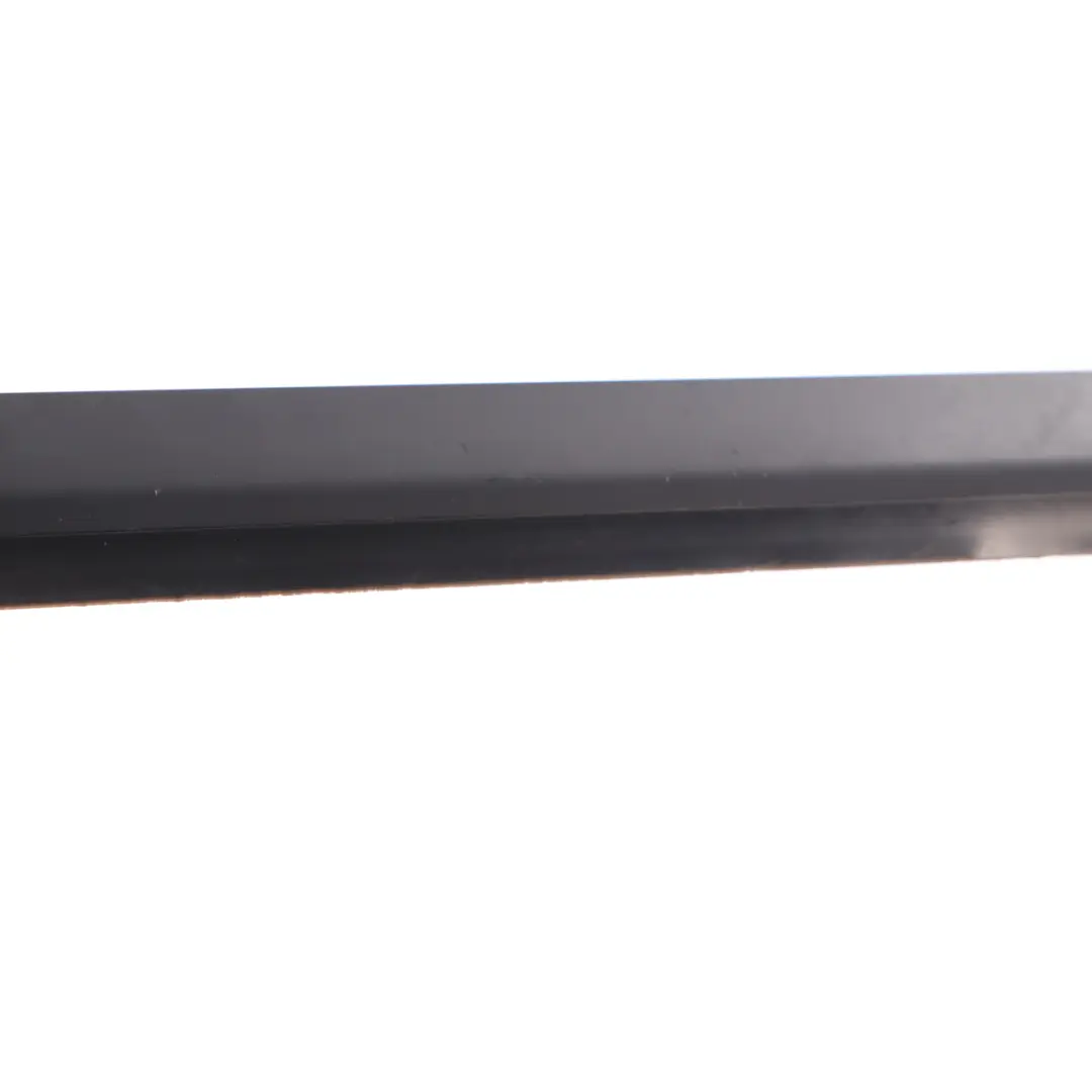Fensterleiste Türverkleidung vorne rechts für Mercedes ML W164 mit Teilenummer A1646902080 Mercedes ML W164 Fensterleiste Türverkleidung vorne rechts - SKU A1646902080 - Teilenummer A1646902080