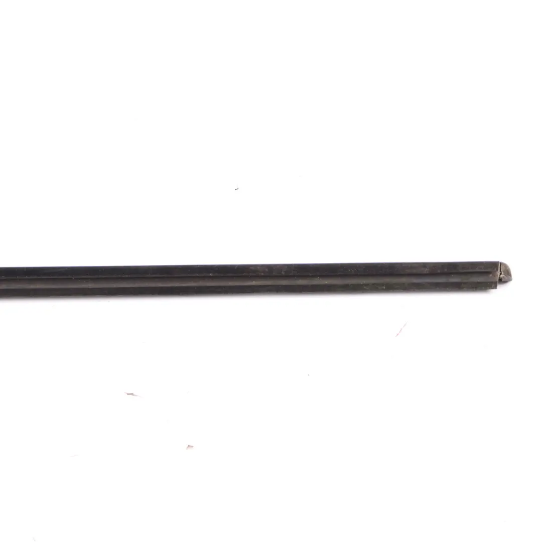 Fensterleiste Türverkleidung vorne rechts für Mercedes ML W164 mit Teilenummer A1646902080 Mercedes ML W164 Fensterleiste Türverkleidung vorne rechts - SKU A1646902080 - Teilenummer A1646902080