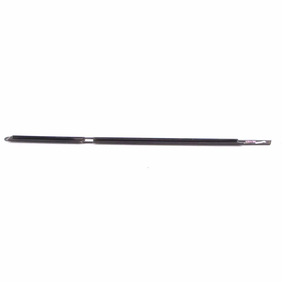  Bande Fenêtre Mercedes ML W164 Moulure Porte Arrière Droite Standard - SKU A1646902280 - Numéro de pièce A1646902280