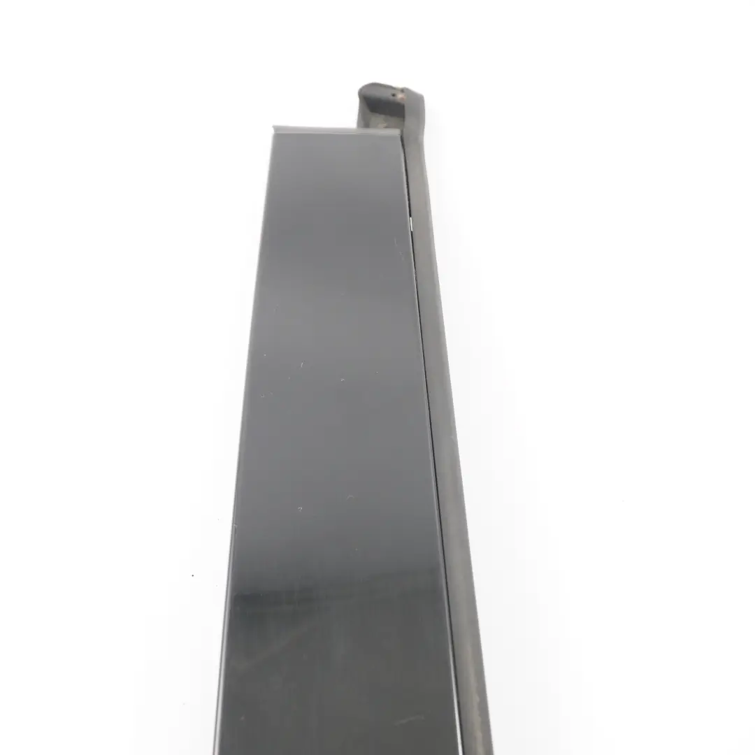 Cache porte montant B arrière droite pour Mercedes W164 à propos du numéro de pièce A1646903887 Mercedes W164 Cache porte montant B arrière droite - SKU A1646903887 - Numéro de pièce A1646903887