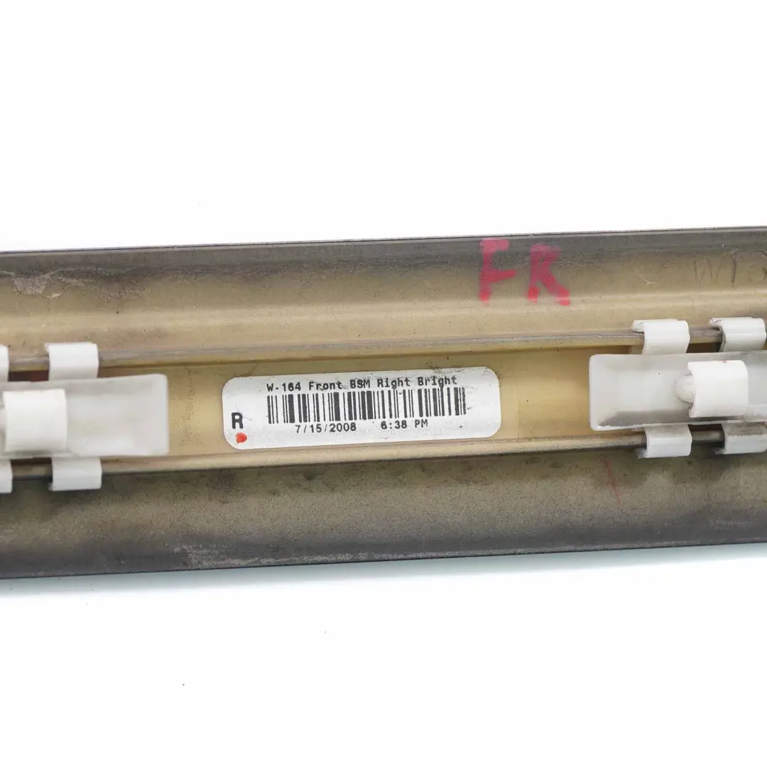 Moldura puerta delantera derecha Tira Negro Obsidiana para Mercedes ML W164 con número de pieza A1646905262 Mercedes ML W164 Moldura puerta delantera derecha Tira Negro Obsidiana - SKU A1646905262-OB - Número de pieza A1646905262