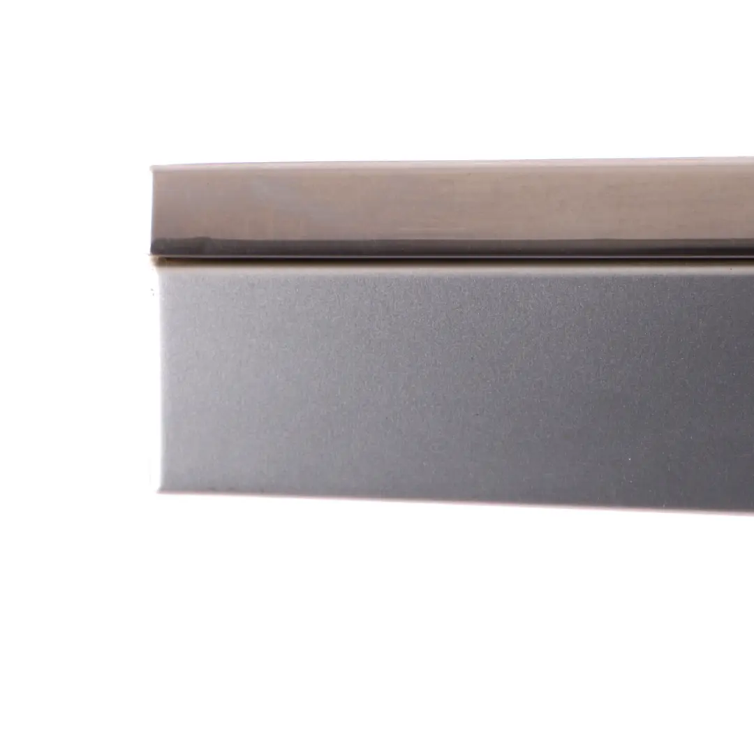 Moldura Puerta Trasera Izquierda Iridium Silver Metallic - 775 para Mercedes ML W164 con número de pieza A1646905362 Mercedes ML W164 Moldura Puerta Trasera Izquierda Iridium Silver Metallic - 775 - SKU A1646905362-IRS - Número de pieza A1646905362