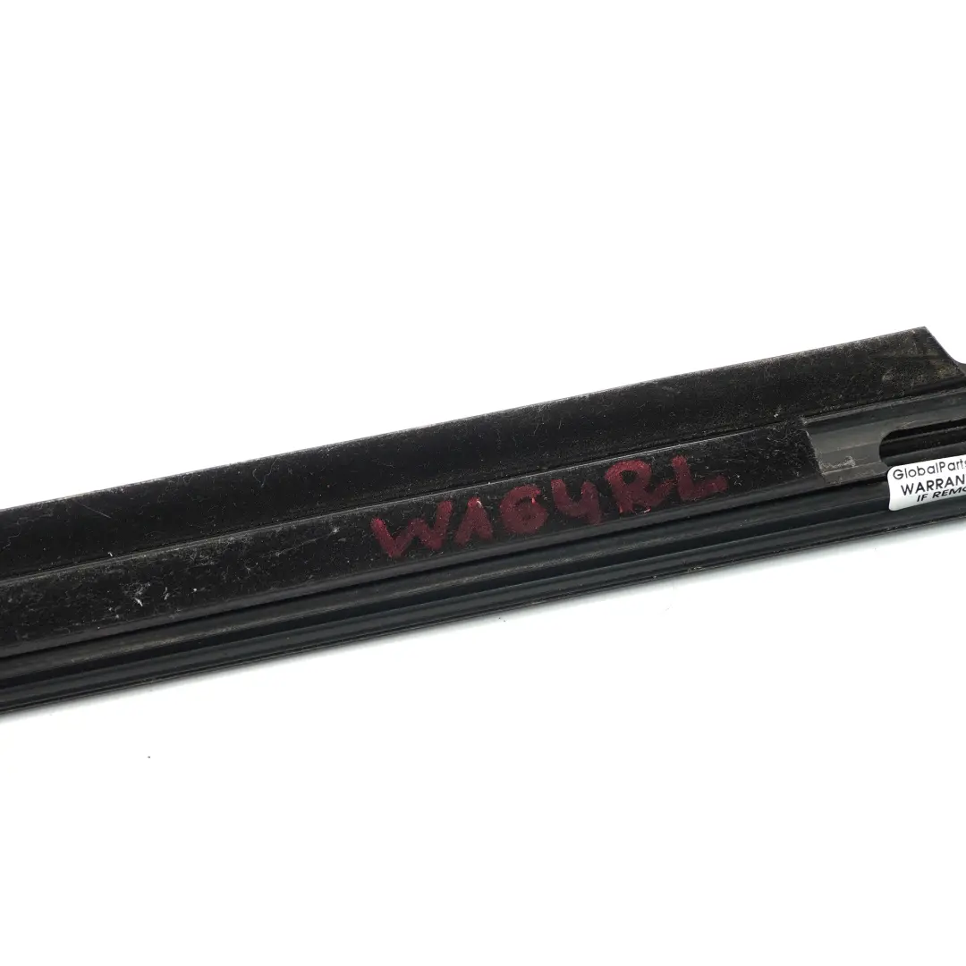 Mercedes W164 Moldura de la ventana de la puerta trasera izquierda - SKU A1646905580 - Número de pieza A1646905580