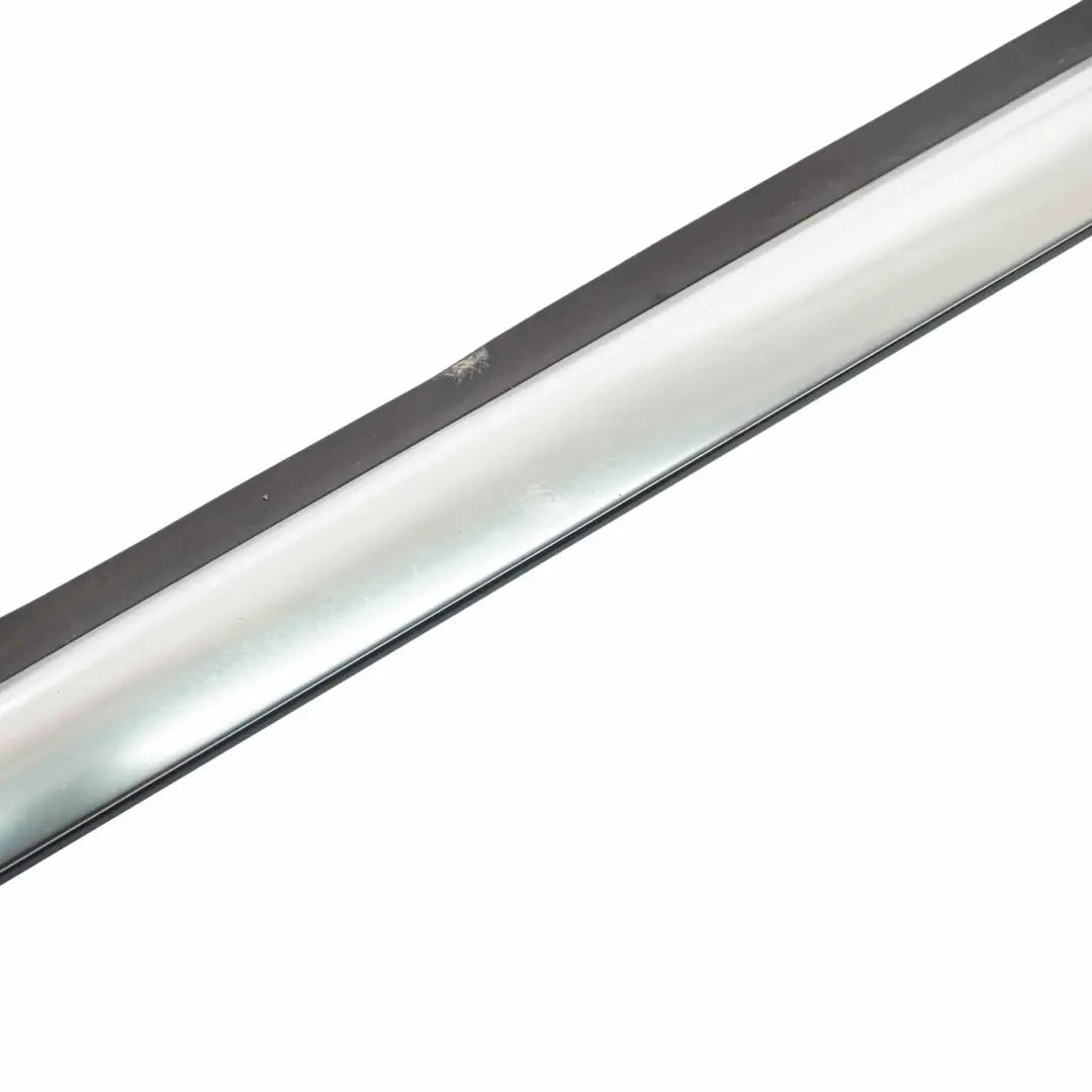Finestra Striscia Porta Posteriore Sinistra Modanatura Cromata per Mercedes W164 con numero di parte A1646907980 Mercedes W164 Finestra Striscia Porta Posteriore Sinistra Modanatura Cromata - SKU A1646907980 - Numero di parte A1646907980